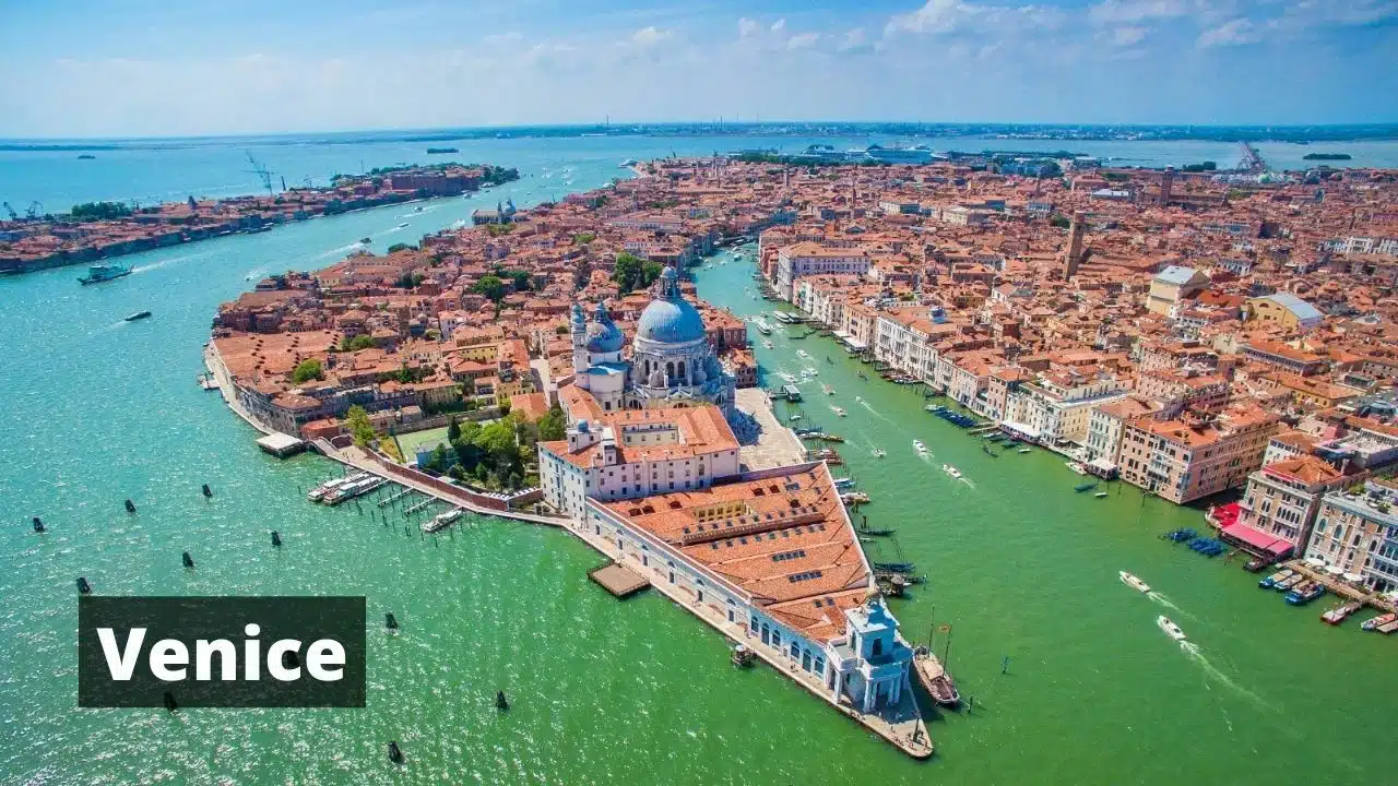 Best Beach Towns In California for Vacation Venice
